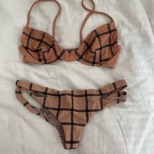 FLASH SALE! Acacia perfect condition suit